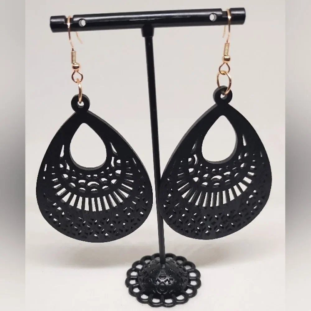 Women's earrings wooden French style black dangle new e62